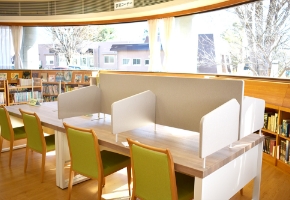 川田谷図書館の内観2