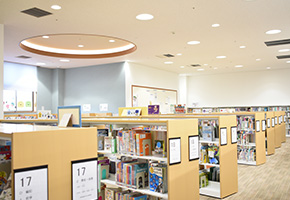 坂田図書館内観